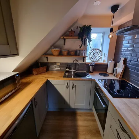 Rose Oulton * Leeds (West Yorkshire)