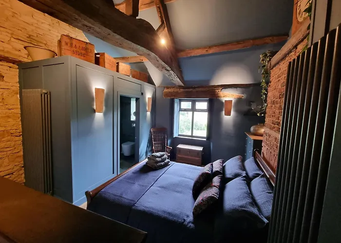 Rose Oulton Holiday home