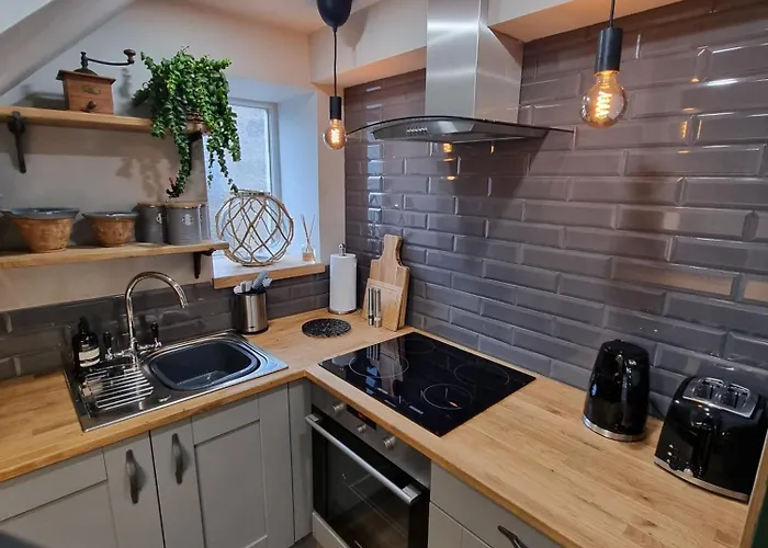 Rose Oulton Leeds (West Yorkshire)